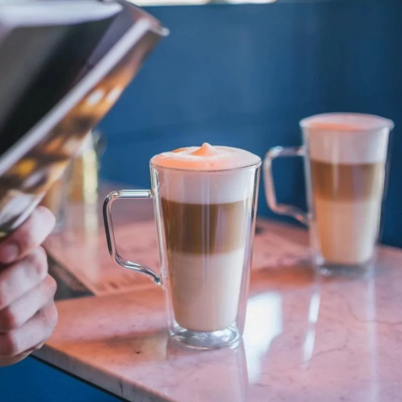 Komplet 2 szklanek żaroodpornych do latte z podwójną ścianką 350 ml Vialli Design - Diva