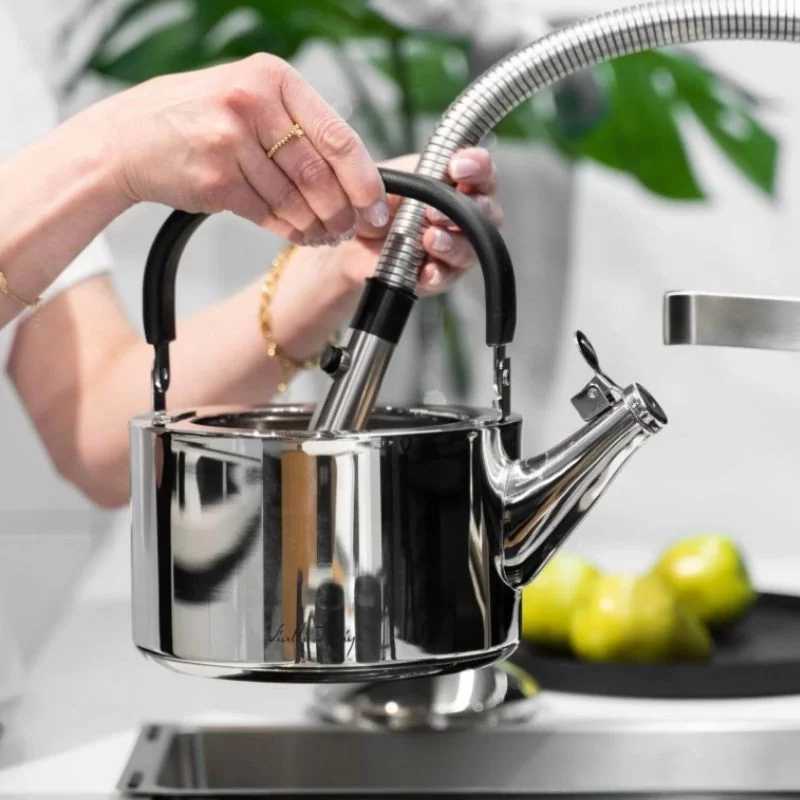 Czajnik stalowy polerowany 1,5l Vialli Design - Diamante